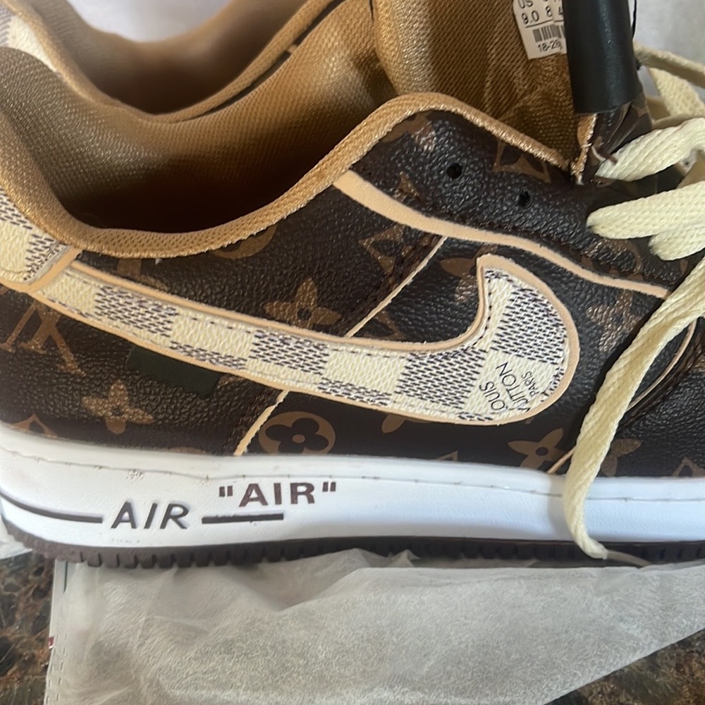 CUSTOM MADE AIRFORCE 1 LV
